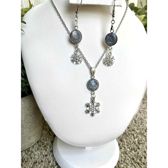 Handmade Resin Snowflake Winter Necklace & Earrings Set - Picture 3 of 4